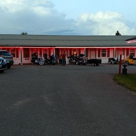 Trail Riders Motel กรานบี ภายนอก รูปภาพ