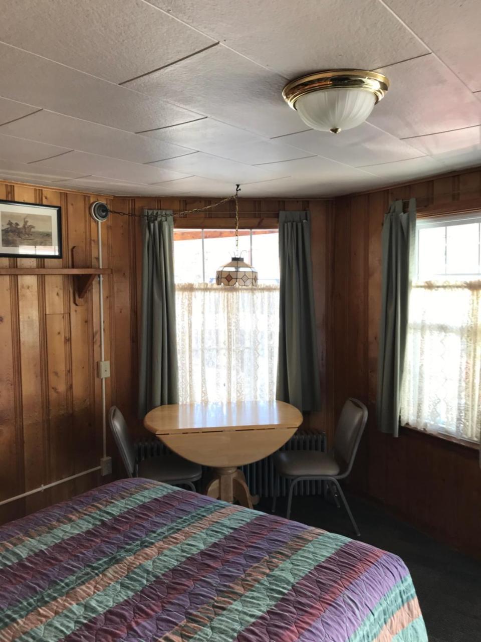 Trail Riders Motel กรานบี ภายนอก รูปภาพ